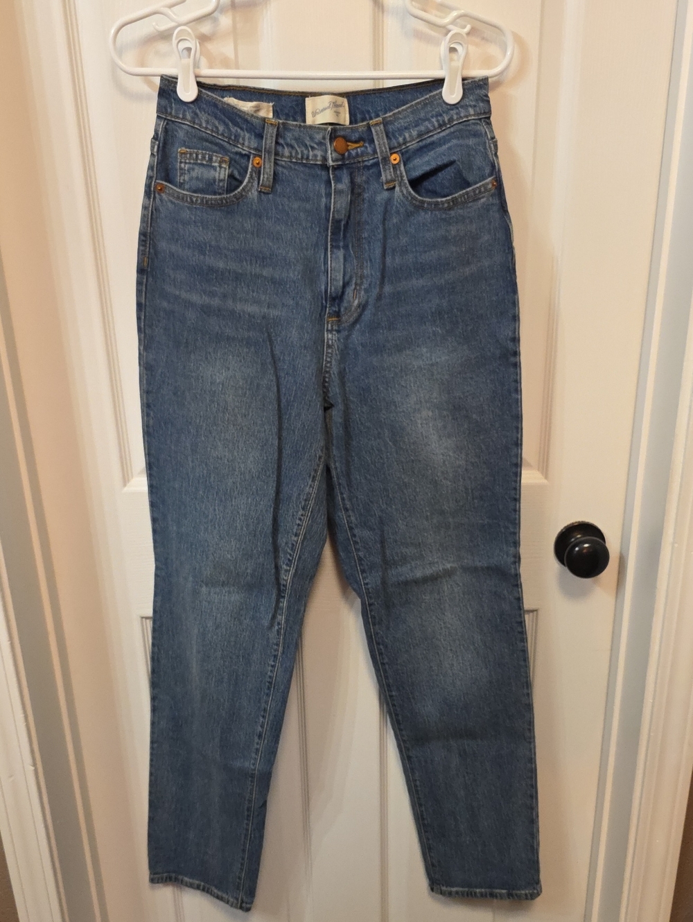 Universal Thread 90s Vintage Straight Jeans in Medium Blue